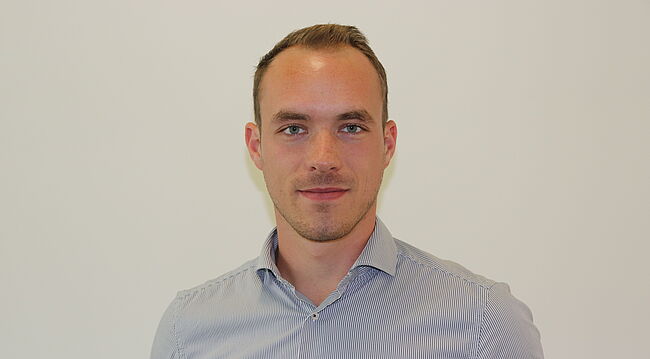 Foto Uwe Baumgart / Domenik Siegmund rät, jetzt einen Termin zum Führerscheinumtausch buchen. Hier ist Herr Siegmund im Brustporträt zu sehen.