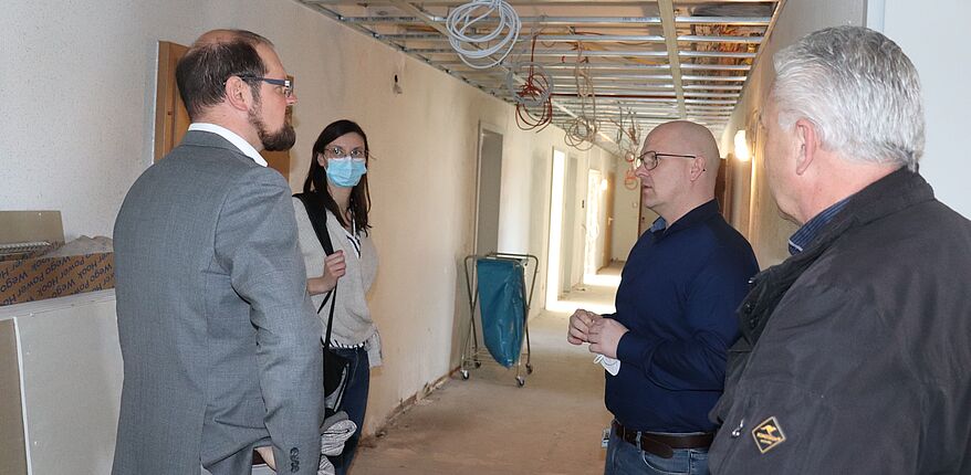 Archivfoto April 2022, Uwe Baumgart / So sah es vor gut einem Jahr in Kronesruhe aus. Nun ist die Kernsanierung, einschließlich Errichtung eines zusätzlichen Gebäudes in Modulbauweise, abgeschlossen.