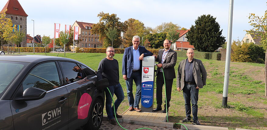 Landkreis Börde / in diesen Tagen in Betrieb genommen. 3 E-Ladesäulen mit 6 Ladepunkten am Gebäude der Verwaltung des Landkreises Börde in Haldensleben (Bornsche Straße 2).
