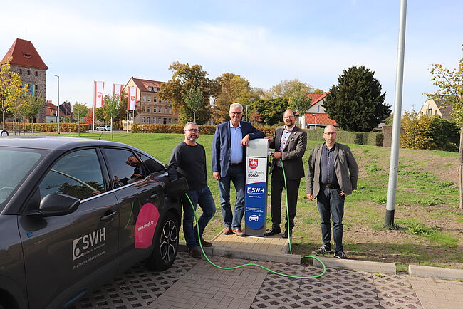 Landkreis Börde / in diesen Tagen in Betrieb genommen. 3 E-Ladesäulen mit 6 Ladepunkten am Gebäude der Verwaltung des Landkreises Börde in Haldensleben (Bornsche Straße 2).