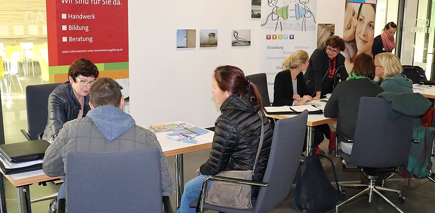 Uwe Baumgart / Archivfoto: auch in diesem Jahr, am 16. November 2022 von 14:00 bis 17:00 Uhr, veranstaltet der Landkreis Börde in Haldensleben eine Existenzgründermesse. Hier ein Blick auf die Messestände 2020.