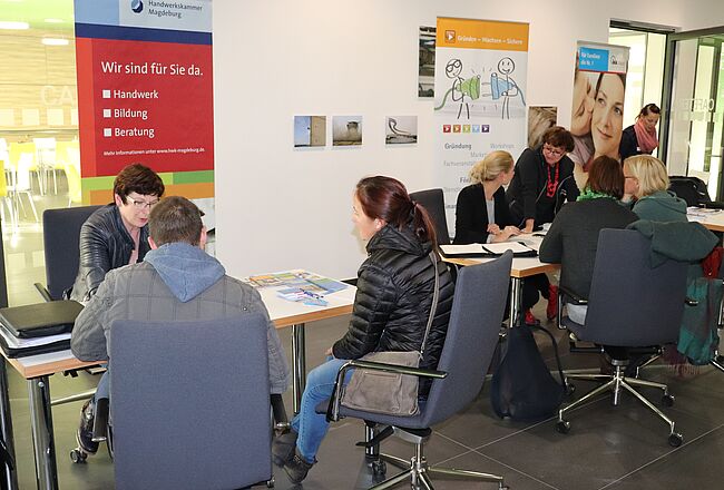 Uwe Baumgart / Archivfoto: auch in diesem Jahr, am 16. November 2022 von 14:00 bis 17:00 Uhr, veranstaltet der Landkreis Börde in Haldensleben eine Existenzgründermesse. Hier ein Blick auf die Messestände 2020.
