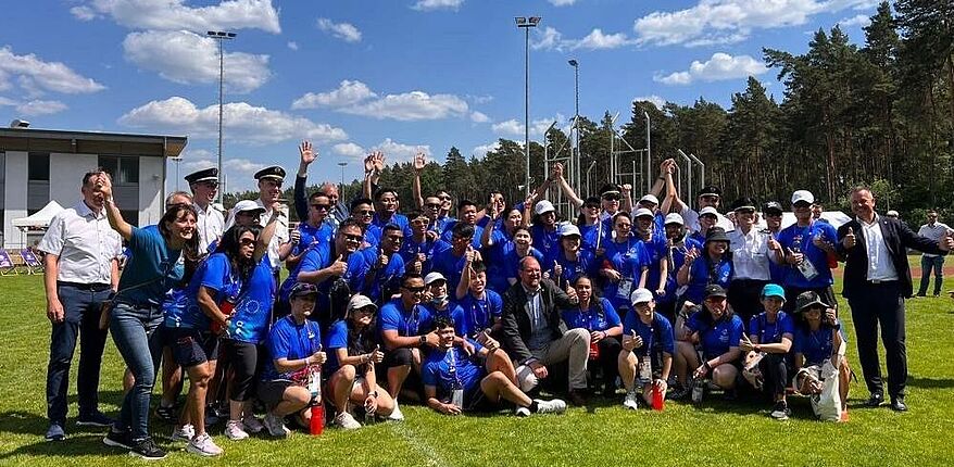 Landkreis Börde / ein inklusiv-sportliches Willkommensfest für die Host Town Delegation auf Singapur, hier ein Erinnerungsfoto, aufgenommen im Waldstadion in Haldensleben