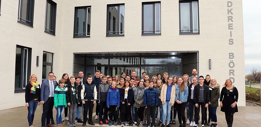 Zukunftstag beim Landkreis Börde / Landrat begrüßt 15 Mädchen und 15 Jungen in der Verwaltung