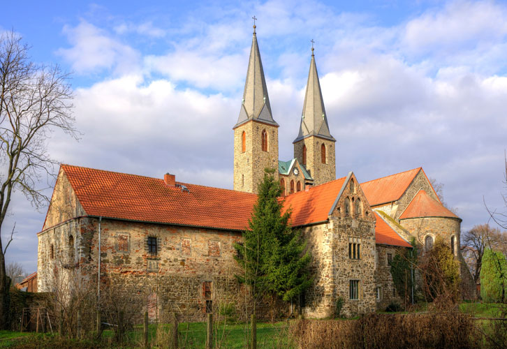 Die St. Laurentius Kirche des ehemaligen Benediktiner Nonnenklosters Hillersleben